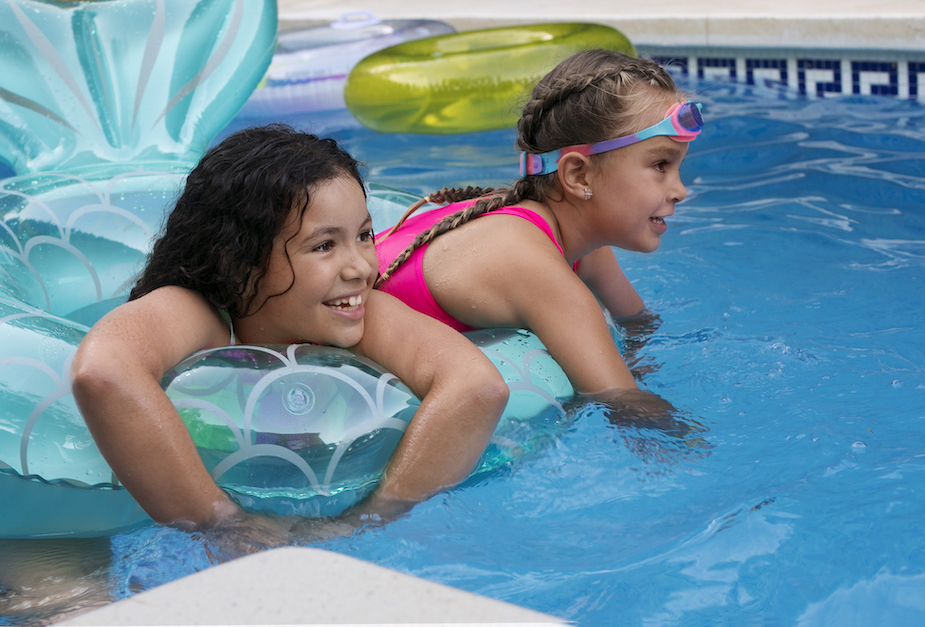Descubre los grandes beneficios de la natación para tus hijos